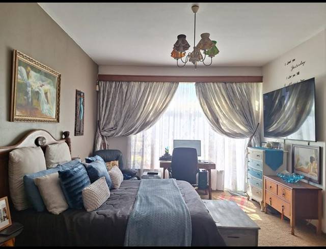 2 BEDROOM TOWNHOUSE FOR SALE IN STRUBENVALE